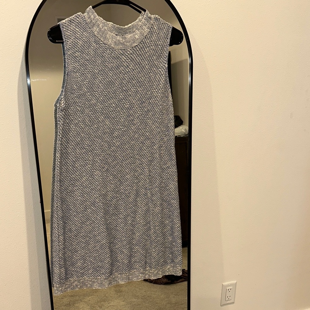 Sleeveless white and Blue Knit Dress
